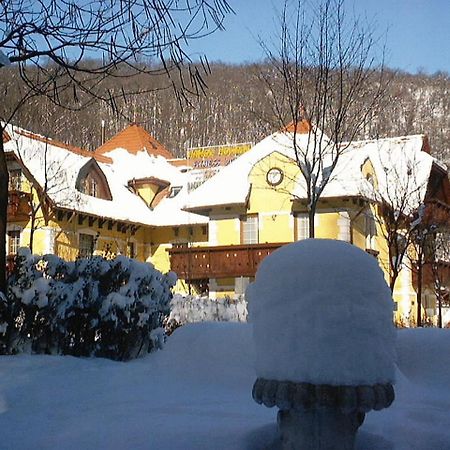 Hotel Szeleta ลิลลาฟือแร็ด ภายนอก รูปภาพ