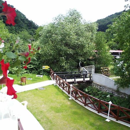 Hotel Szeleta ลิลลาฟือแร็ด ภายนอก รูปภาพ