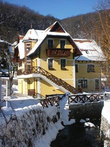 Hotel Szeleta ลิลลาฟือแร็ด ภายนอก รูปภาพ